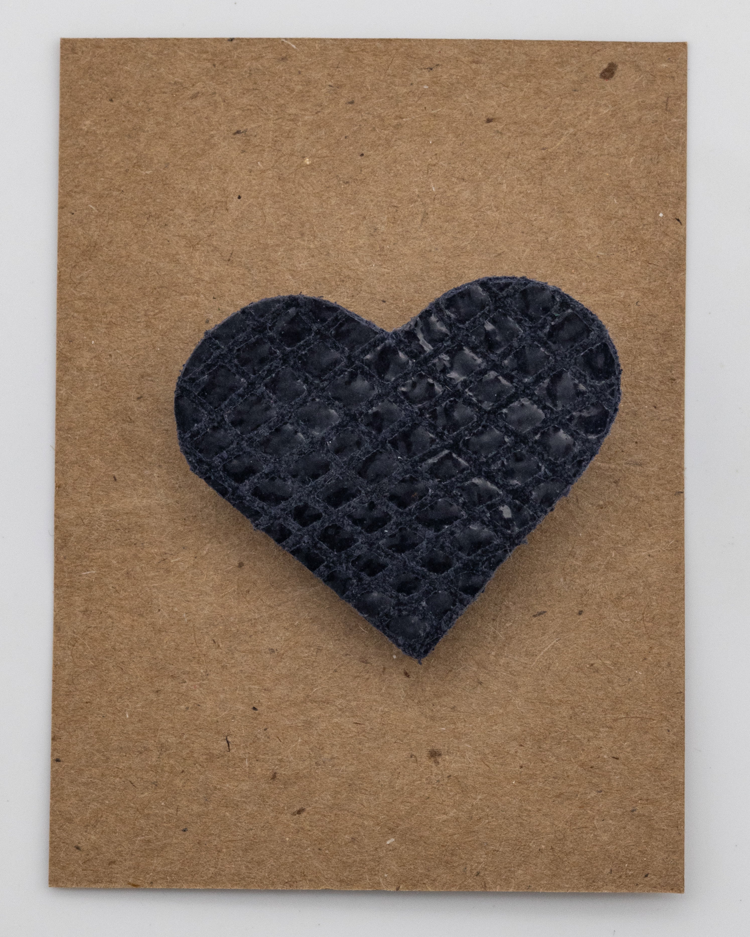 Broche Coeur en Cuir - Texture Écailles